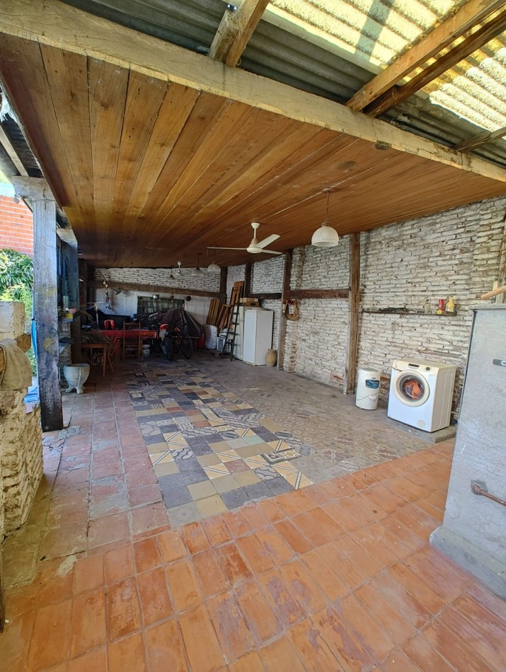 VENDO CASA EN CALLE JOSE DELGADO ( ZONA ALMA FUERTE, SUPER VEA)
