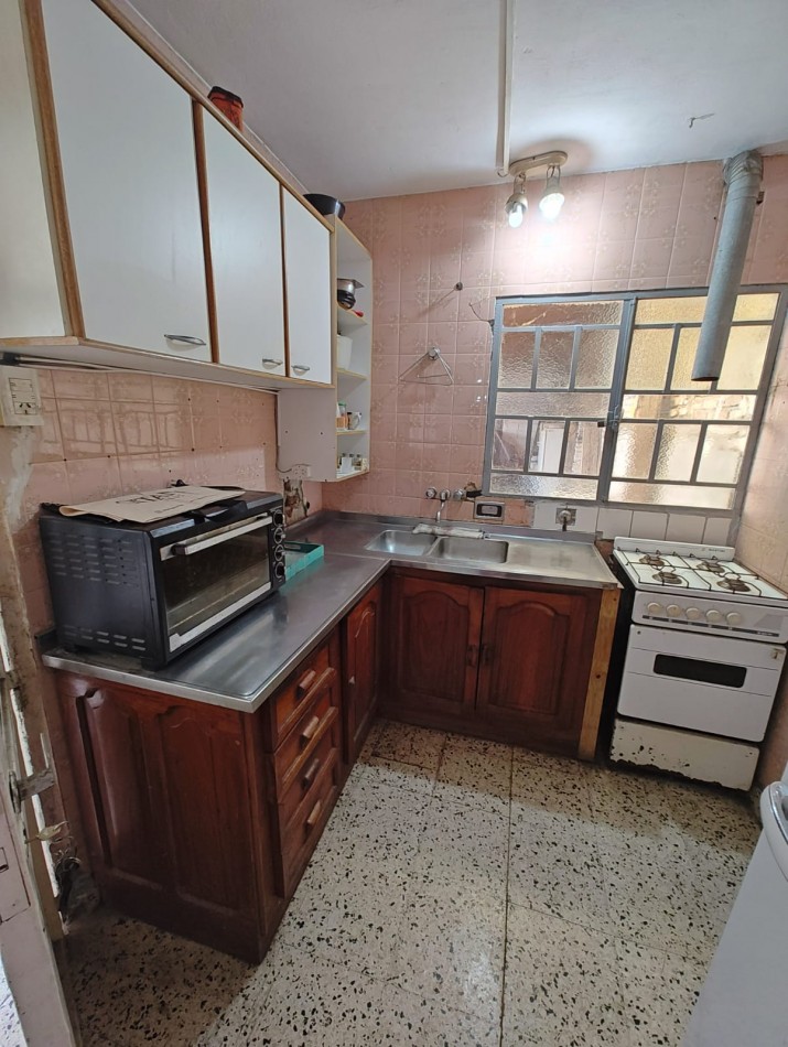 VENDO CASA EN CALLE JOSE DELGADO ( ZONA ALMA FUERTE, SUPER VEA)