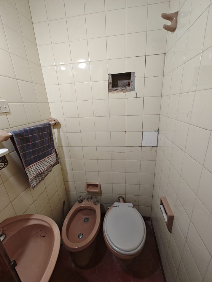 VENDO CASA EN CALLE JOSE DELGADO ( ZONA ALMA FUERTE, SUPER VEA)