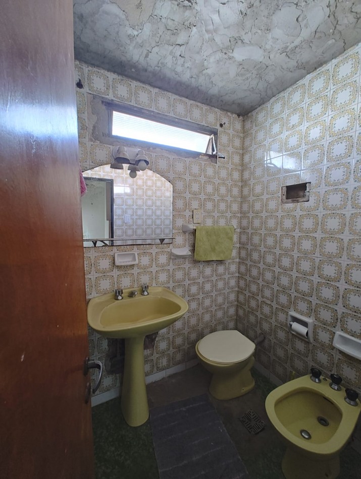 VENDO CASA EN CALLE JOSE DELGADO ( ZONA ALMA FUERTE, SUPER VEA)