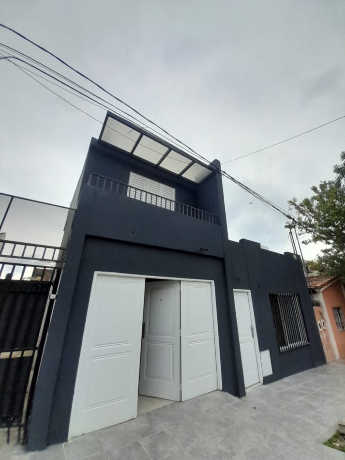CALLE MONZON (Zona Artigas y Santos Dominguez )  casa en venta refuncionalizada
