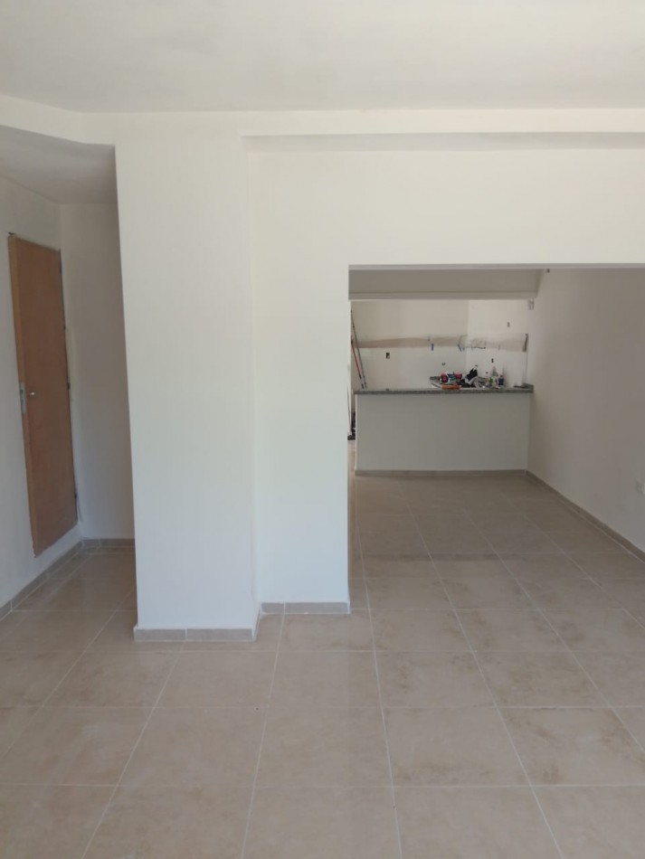 CALLE MONZON (Zona Artigas y Santos Dominguez )  casa en venta refuncionalizada