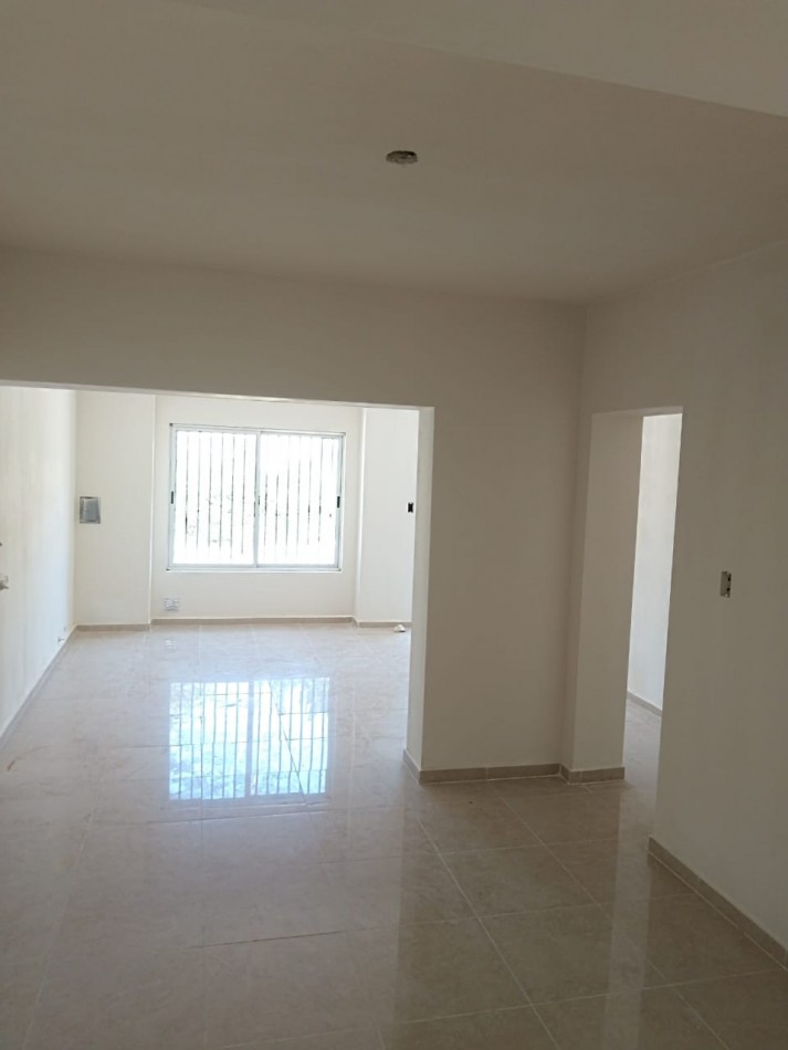 CALLE MONZON (Zona Artigas y Santos Dominguez )  casa en venta refuncionalizada