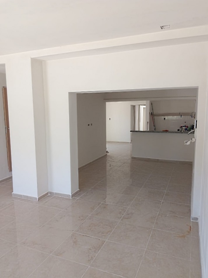 CALLE MONZON (Zona Artigas y Santos Dominguez )  casa en venta refuncionalizada