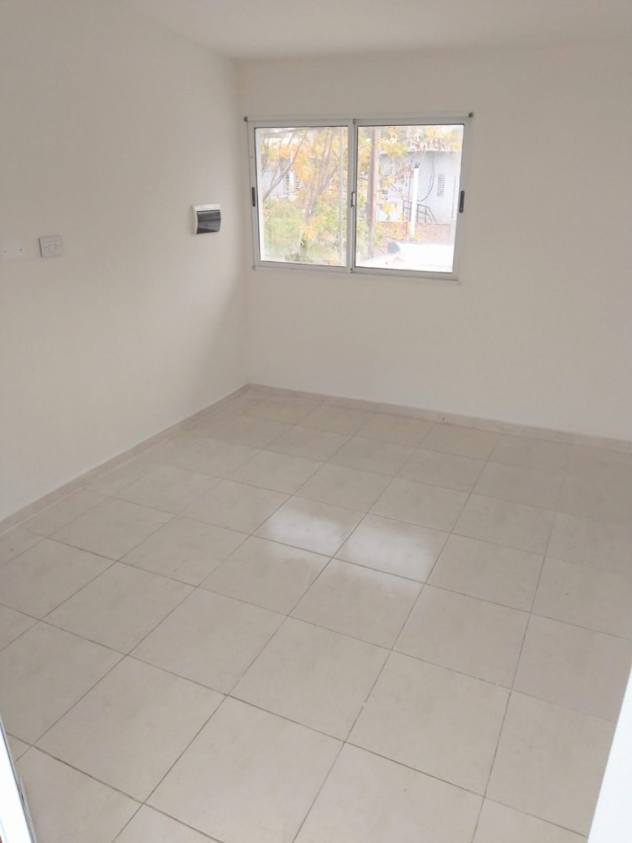 CALLE MONZON (Zona Artigas y Santos Dominguez )  casa en venta refuncionalizada