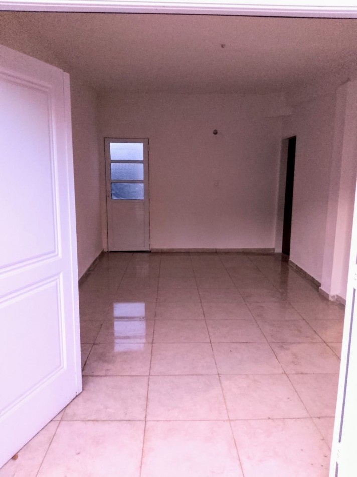 CALLE MONZON (Zona Artigas y Santos Dominguez )  casa en venta refuncionalizada