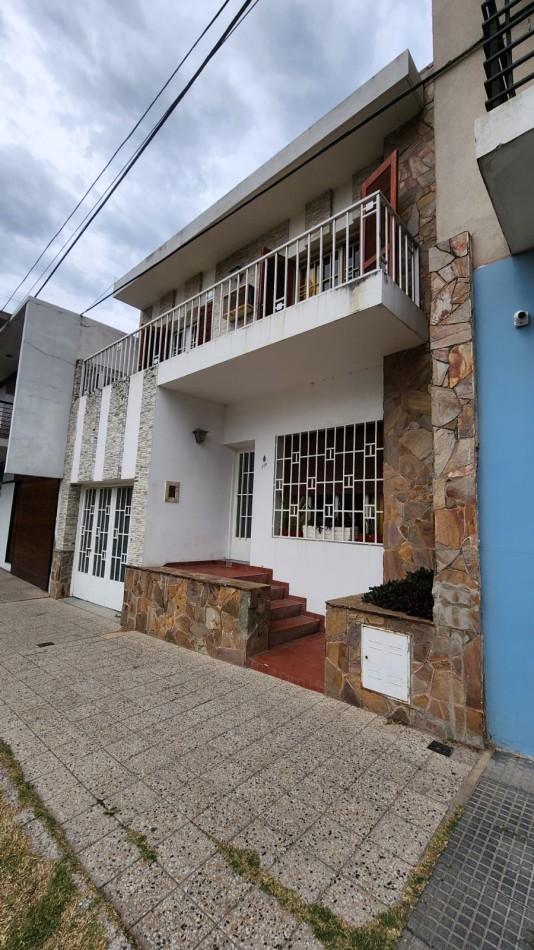 CASA A LA VENTA EN AVENIDA CHURRUARIN