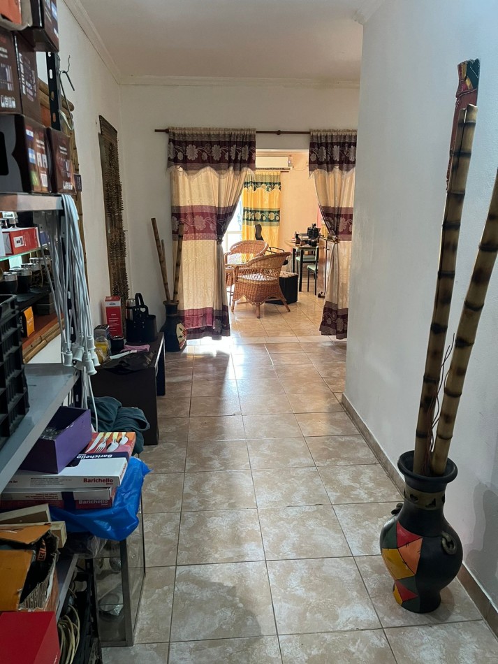 Casa con local en venta zona Gazzano de la Ciudad de Parana , en esquina con las calles  Hasenkamp y Viale