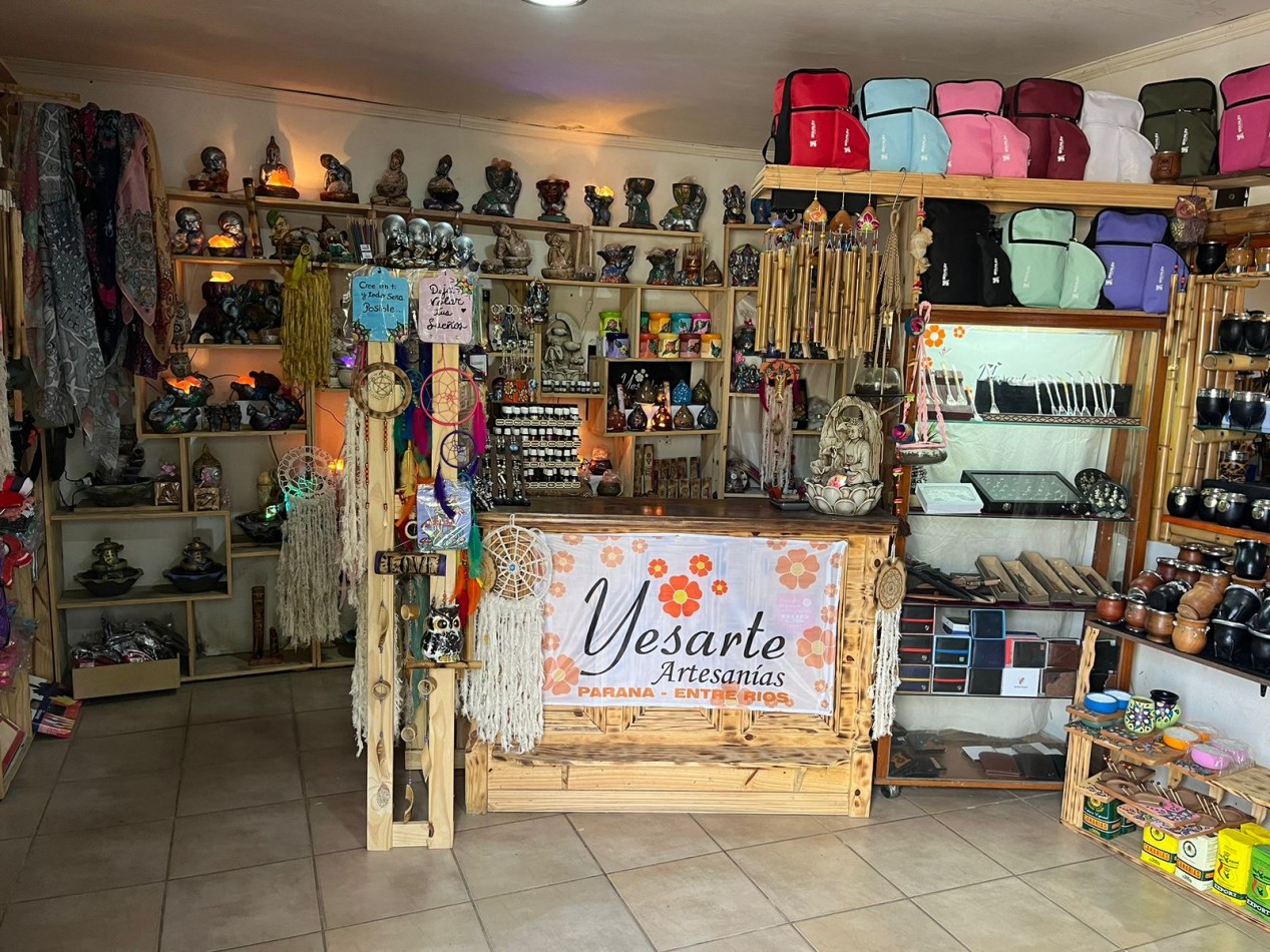 Casa con local en venta zona Gazzano de la Ciudad de Parana , en esquina con las calles  Hasenkamp y Viale