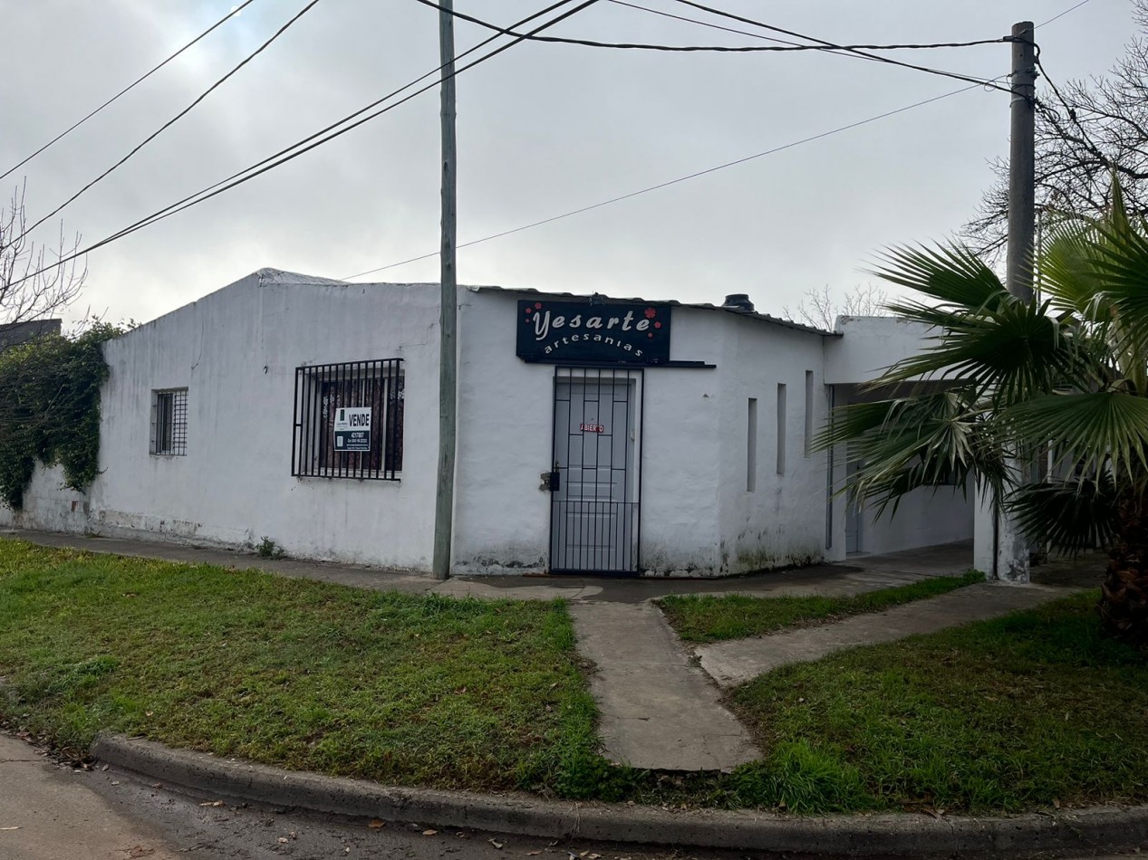 Casa con local en venta zona Gazzano de la Ciudad de Parana , en esquina con las calles  Hasenkamp y Viale