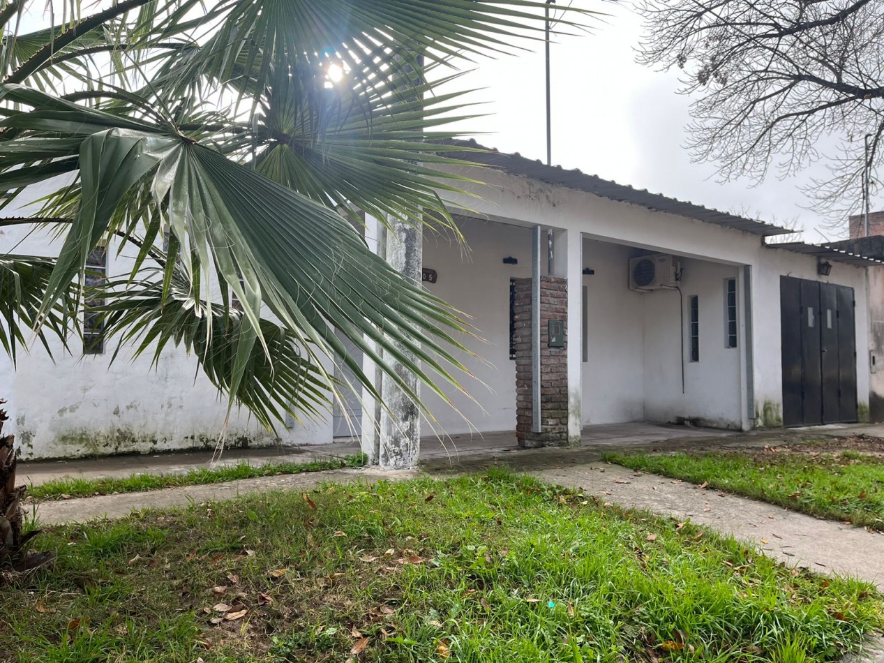 Casa con local en venta zona Gazzano de la Ciudad de Parana , en esquina con las calles  Hasenkamp y Viale