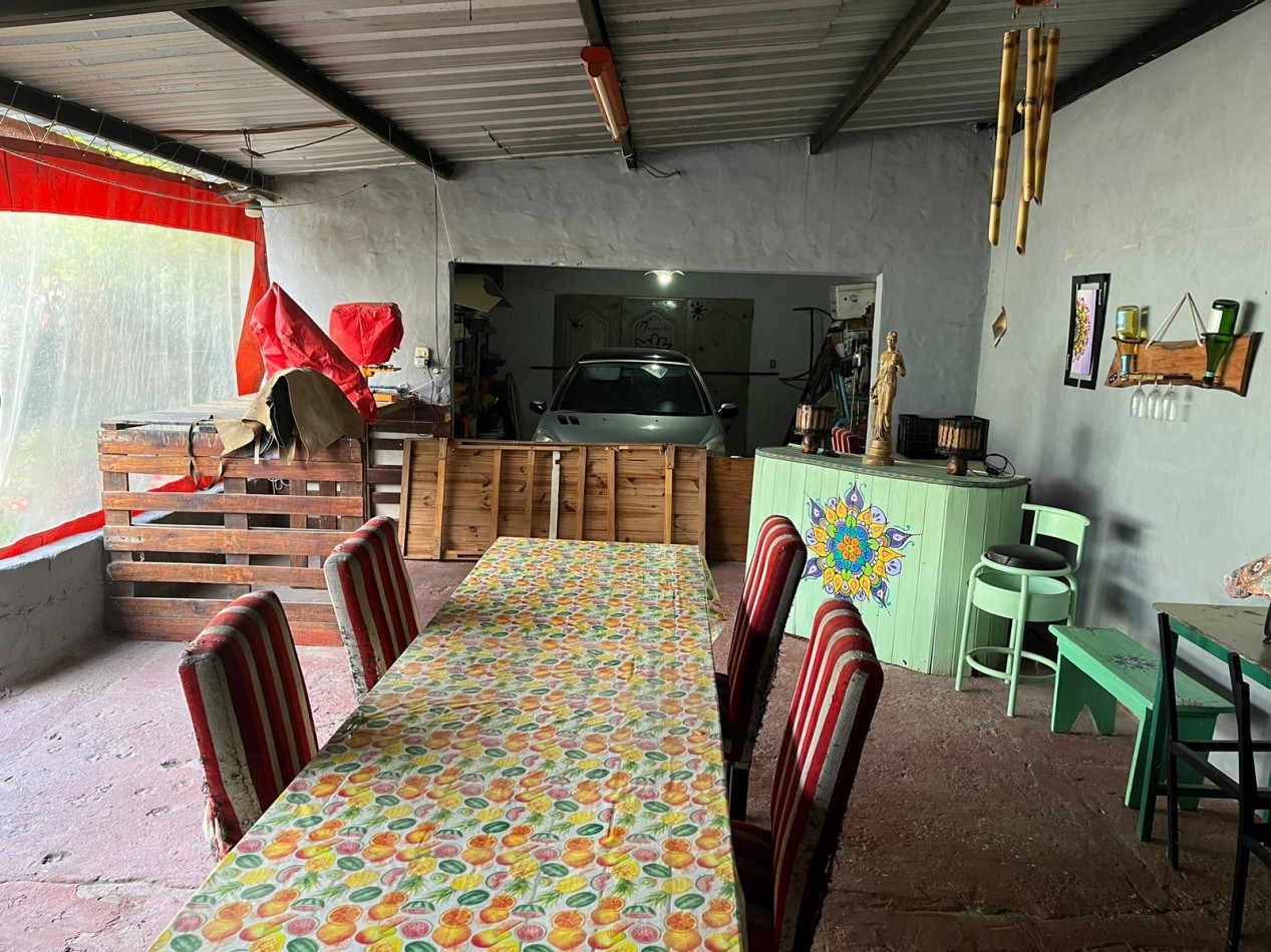 Casa con local en venta zona Gazzano de la Ciudad de Parana , en esquina con las calles  Hasenkamp y Viale