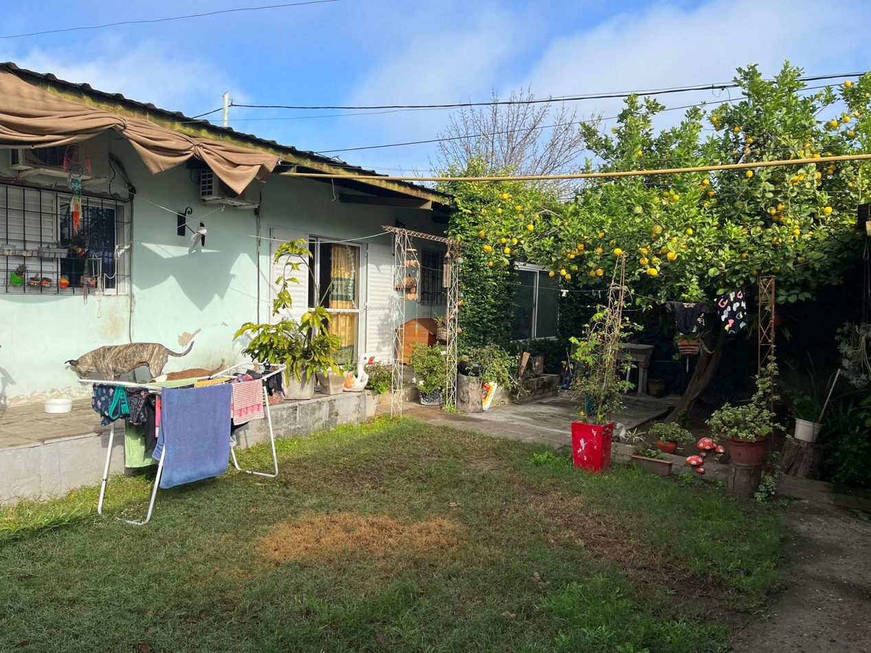 Casa con local en venta zona Gazzano de la Ciudad de Parana , en esquina con las calles  Hasenkamp y Viale