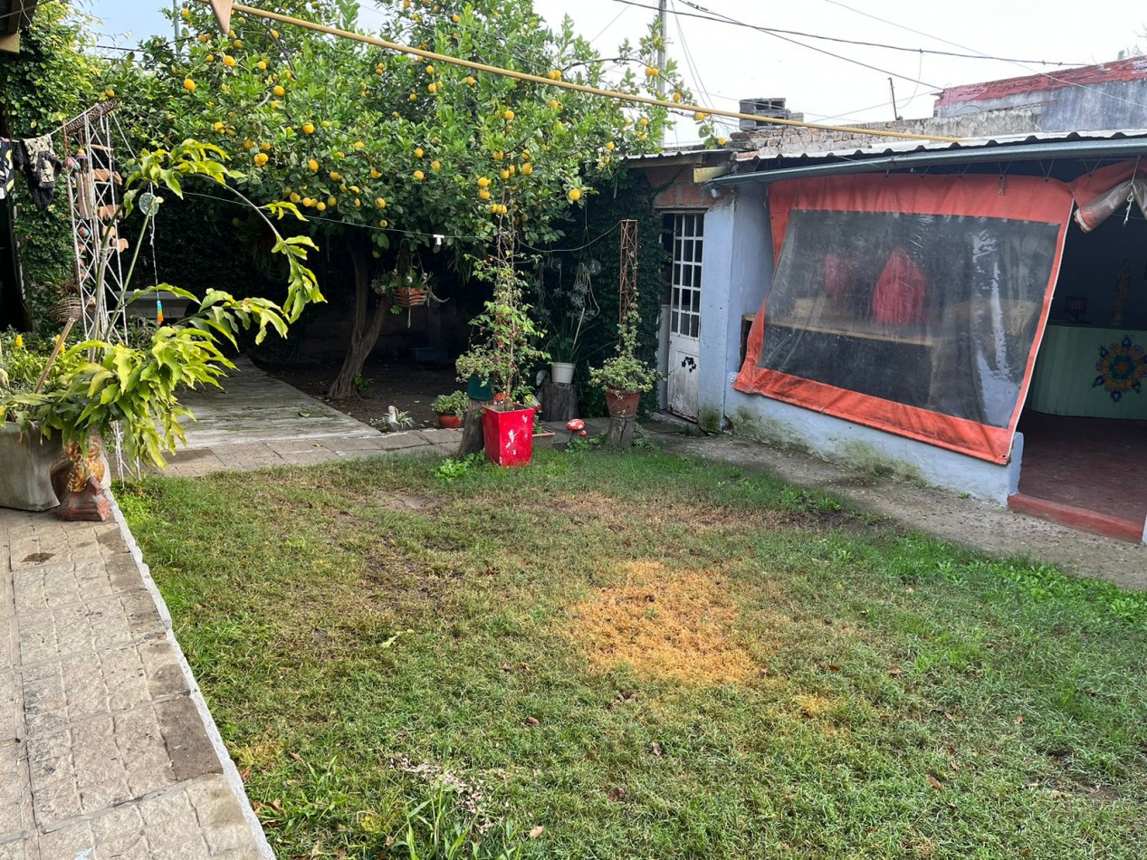 Casa con local en venta zona Gazzano de la Ciudad de Parana , en esquina con las calles  Hasenkamp y Viale