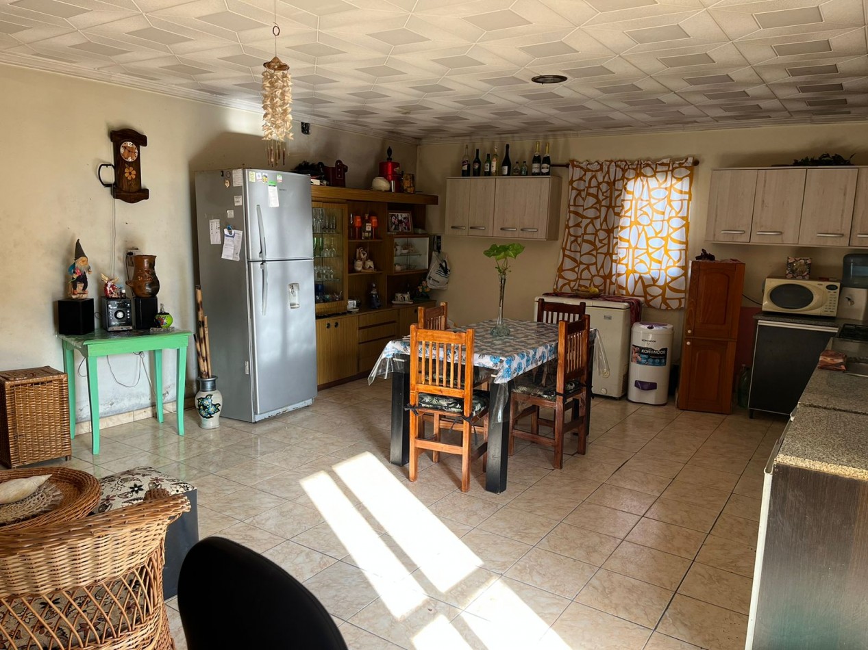 Casa con local en venta zona Gazzano de la Ciudad de Parana , en esquina con las calles  Hasenkamp y Viale