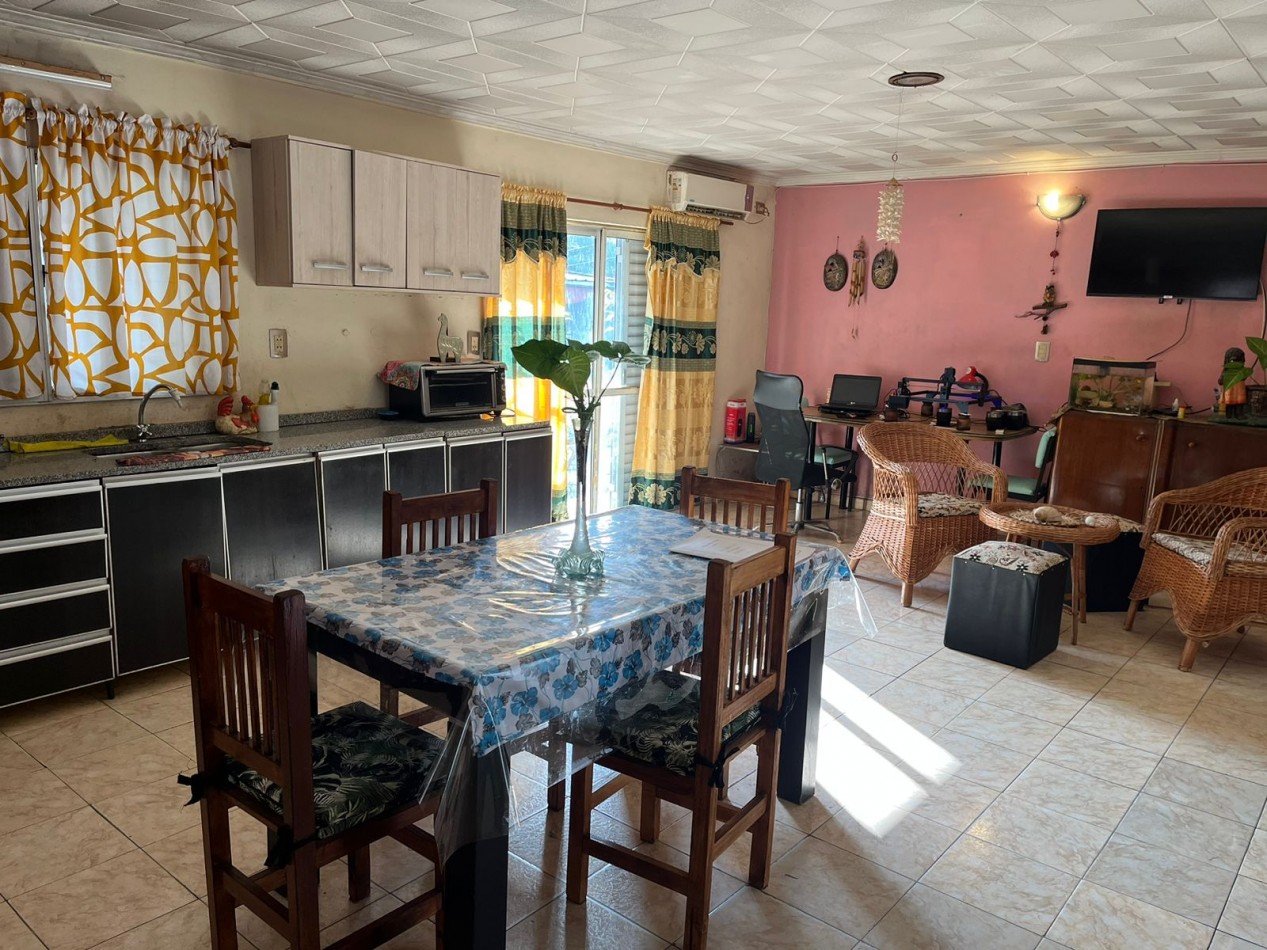 Casa con local en venta zona Gazzano de la Ciudad de Parana , en esquina con las calles  Hasenkamp y Viale