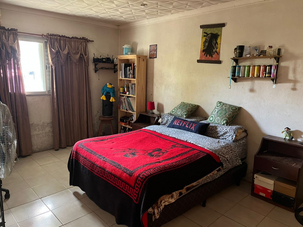 Casa con local en venta zona Gazzano de la Ciudad de Parana , en esquina con las calles  Hasenkamp y Viale