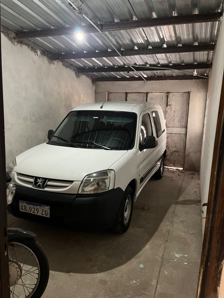 Casa con local en venta zona Gazzano de la Ciudad de Parana , en esquina con las calles  Hasenkamp y Viale