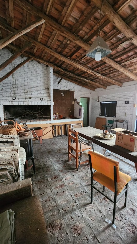 CASA A LA VENTA EN CALLE GOBERNADOR PARERA 