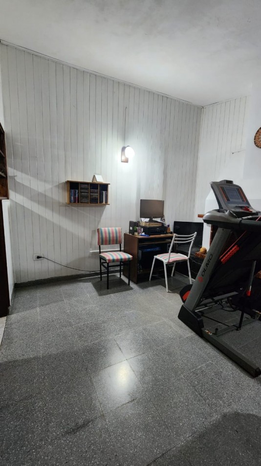 CASA A LA VENTA EN CALLE GOBERNADOR PARERA 