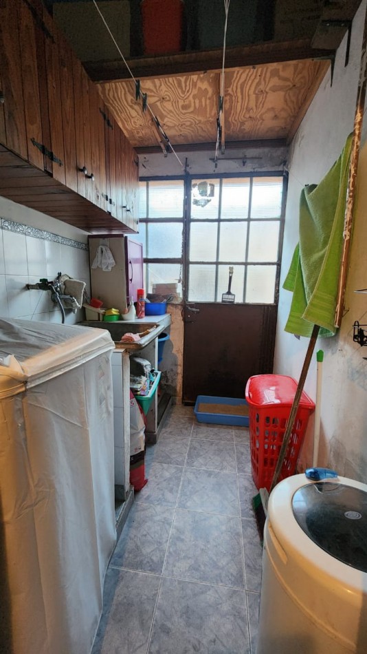 CASA A LA VENTA EN CALLE GOBERNADOR PARERA 