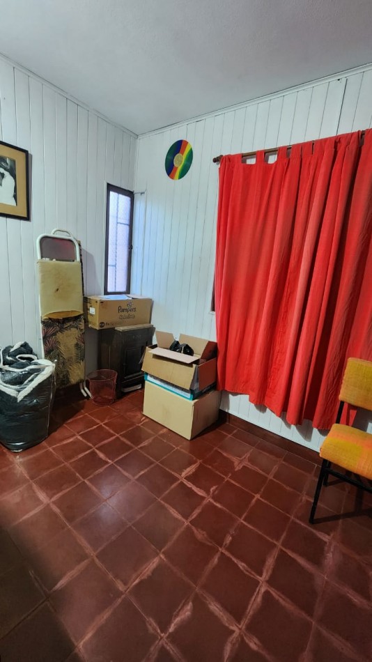CASA A LA VENTA EN CALLE GOBERNADOR PARERA 