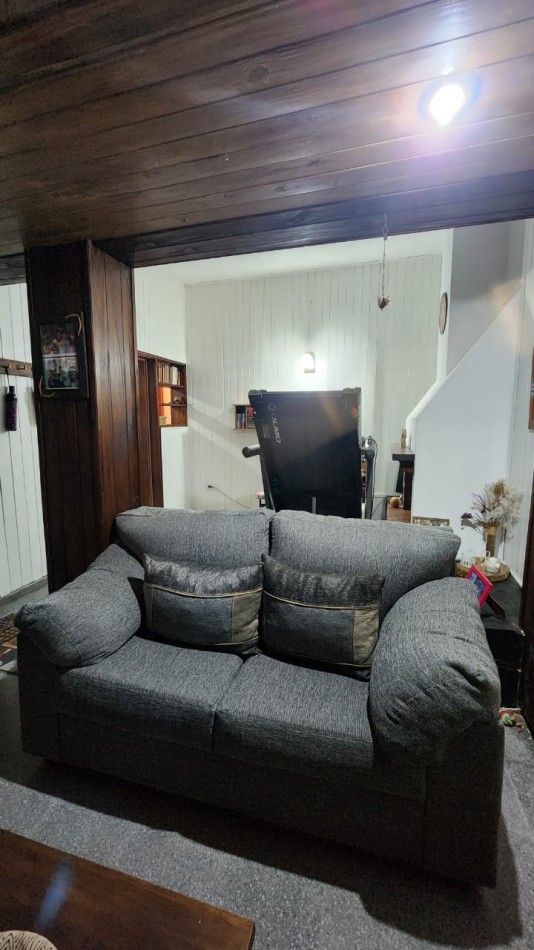 CASA A LA VENTA EN CALLE GOBERNADOR PARERA 
