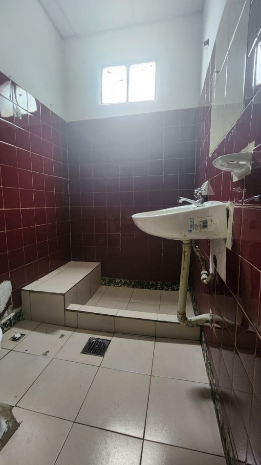 Casa en venta a reciclar  en Calle Lechiguanas! a 100 m de la Universidad Tecnologica Nacional