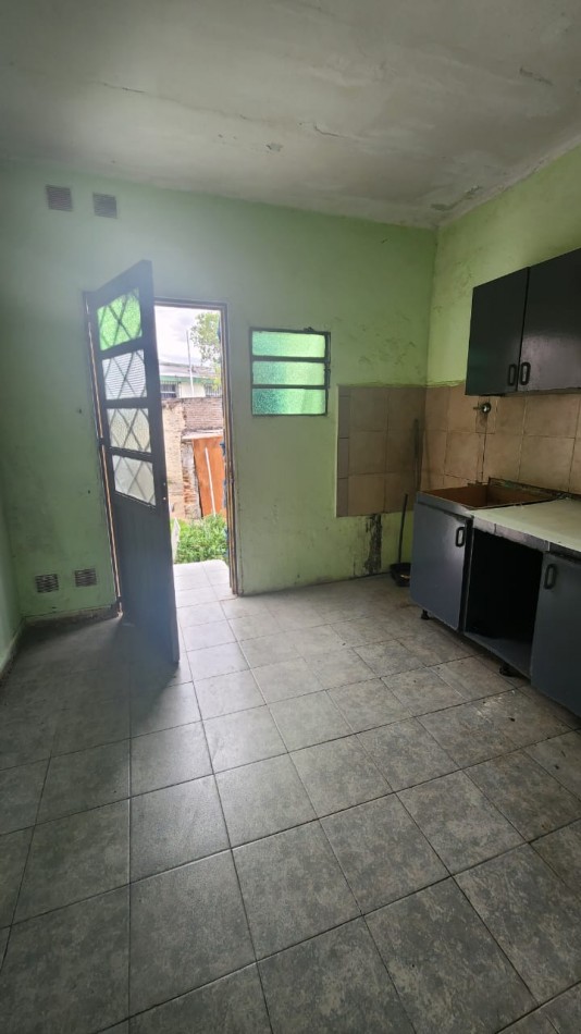Casa en venta a reciclar  en Calle Lechiguanas! a 100 m de la Universidad Tecnologica Nacional