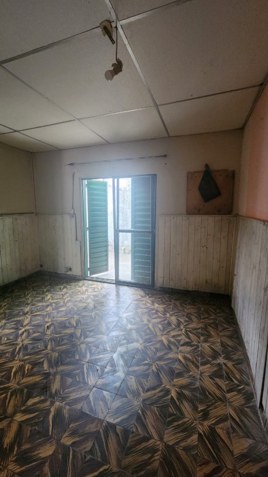 Casa en venta a reciclar  en Calle Lechiguanas! a 100 m de la Universidad Tecnologica Nacional