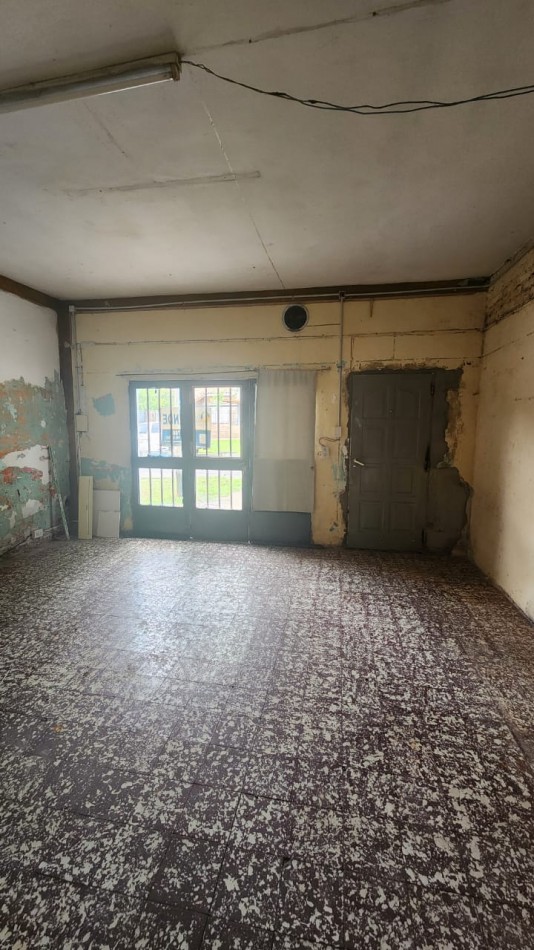 Casa en venta a reciclar  en Calle Lechiguanas! a 100 m de la Universidad Tecnologica Nacional