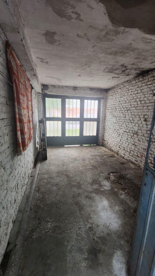 Casa en venta a reciclar  en Calle Lechiguanas! a 100 m de la Universidad Tecnologica Nacional