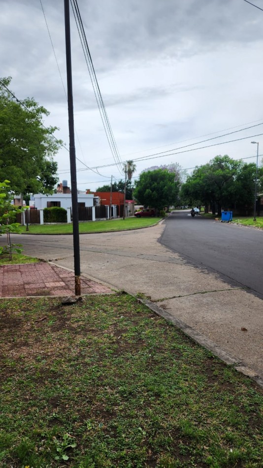 Casa en venta a reciclar  en Calle Lechiguanas! a 100 m de la Universidad Tecnologica Nacional