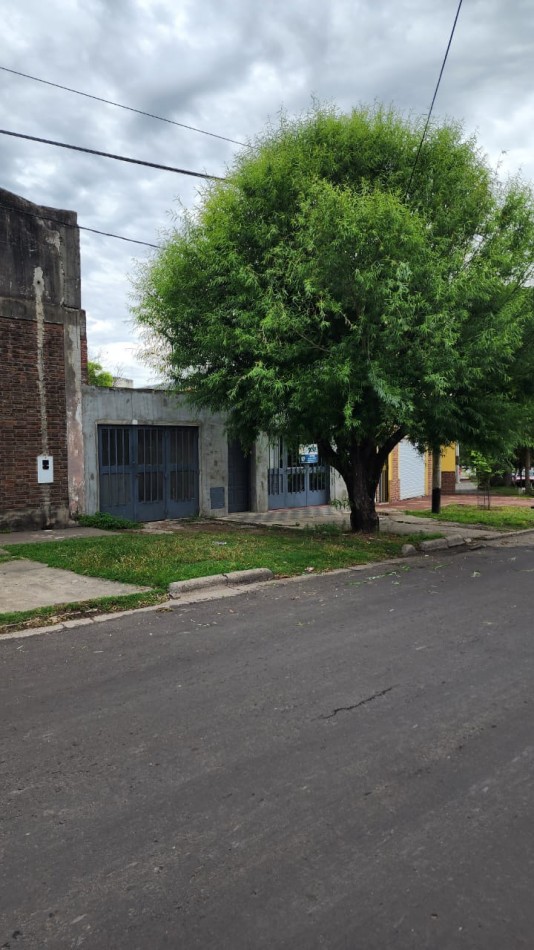 Casa en venta a reciclar  en Calle Lechiguanas! a 100 m de la Universidad Tecnologica Nacional