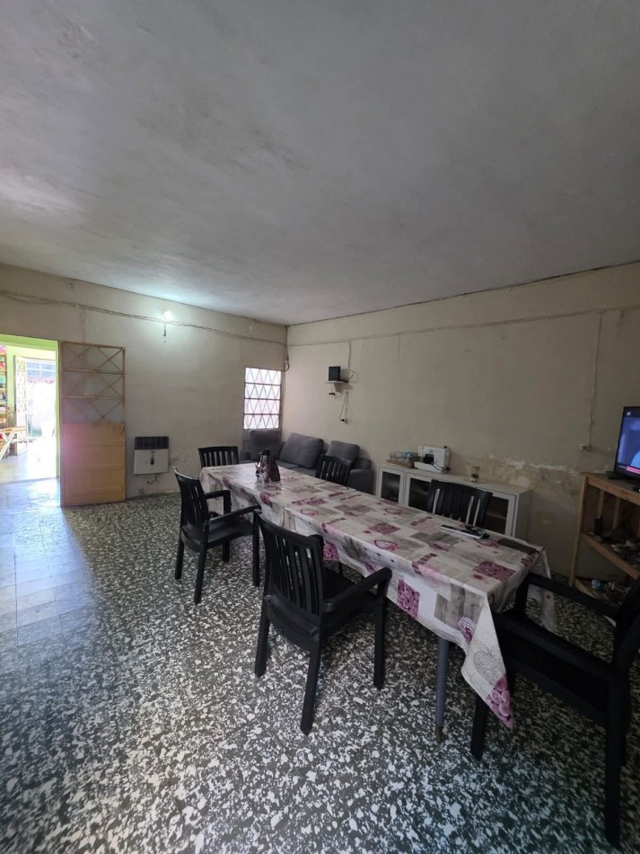 Casa en venta a reciclar  en Calle Lechiguanas! a 100 m de la Universidad Tecnologica Nacional