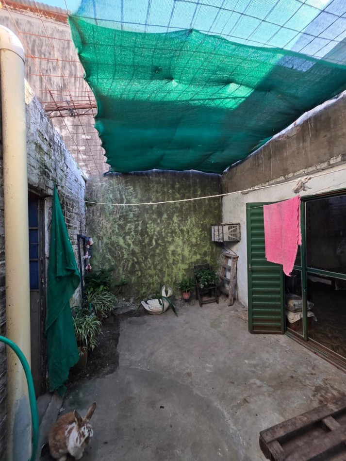 Casa en venta a reciclar  en Calle Lechiguanas! a 100 m de la Universidad Tecnologica Nacional