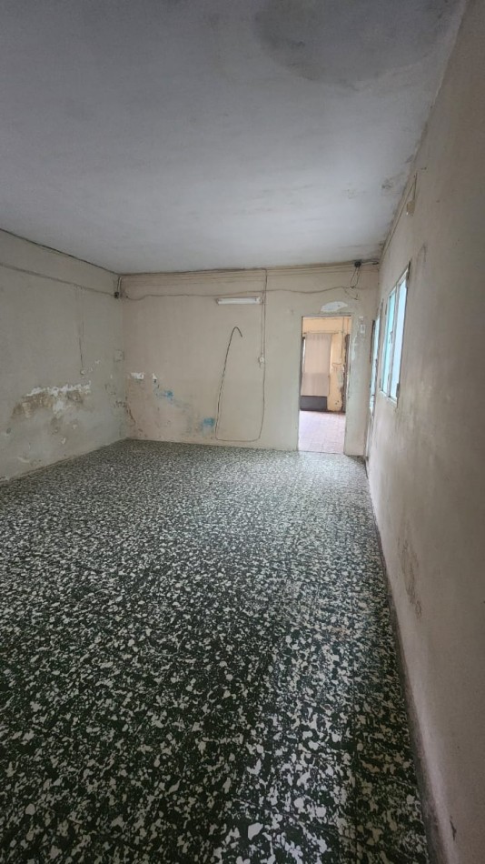 Casa en venta a reciclar  en Calle Lechiguanas! a 100 m de la Universidad Tecnologica Nacional