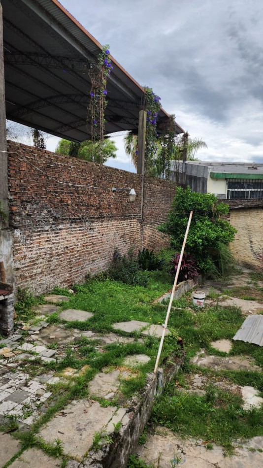 Casa en venta a reciclar  en Calle Lechiguanas! a 100 m de la Universidad Tecnologica Nacional