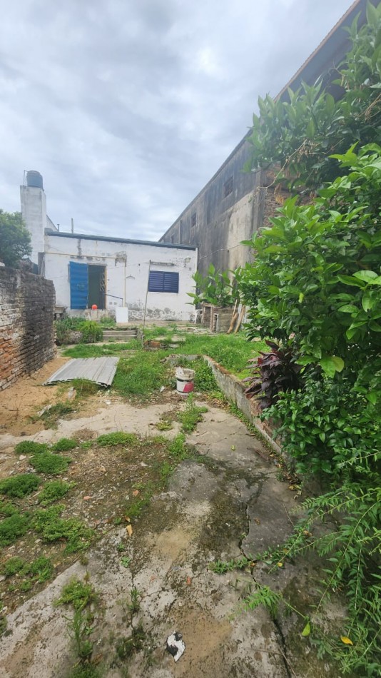 Casa en venta a reciclar  en Calle Lechiguanas! a 100 m de la Universidad Tecnologica Nacional