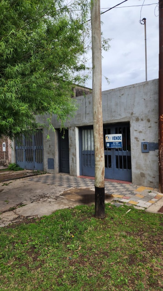 Casa en venta a reciclar  en Calle Lechiguanas! a 100 m de la Universidad Tecnologica Nacional