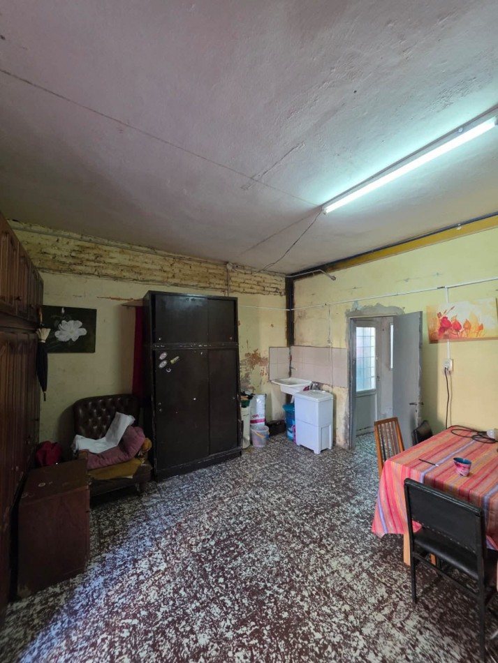 Casa en venta a reciclar  en Calle Lechiguanas! a 100 m de la Universidad Tecnologica Nacional