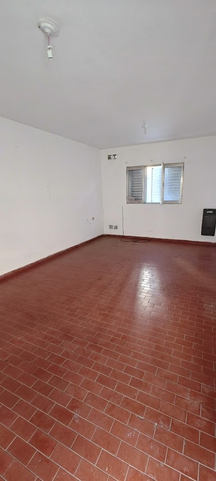 VENDO DEPTO DE DOS DORMITORIOS CALLE LA PAZ 450, FRENTE A HOSPITAL DEL NIÑO