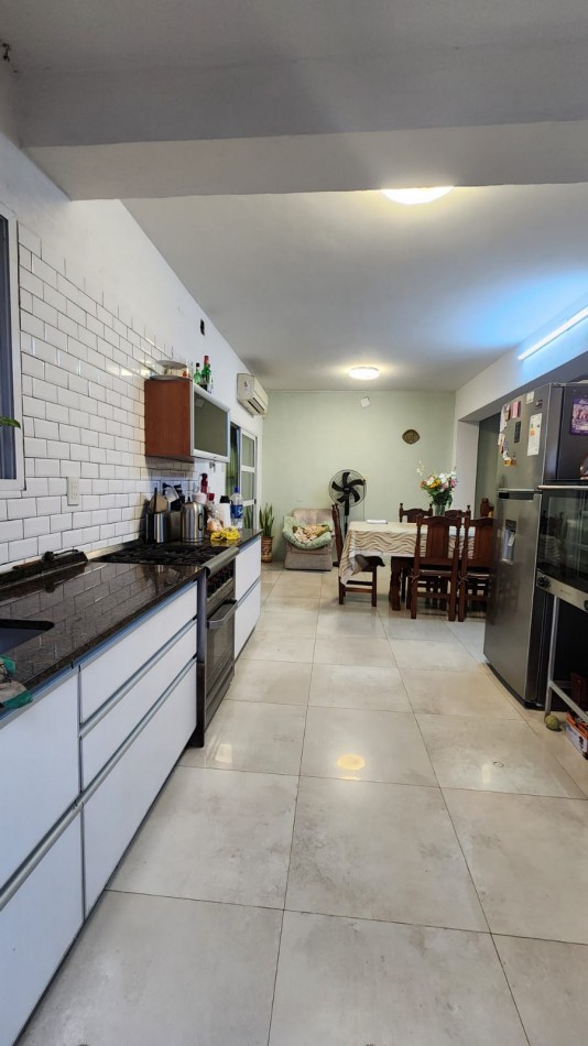 CASA A LA VENTA EN AVENIDA RAMIREZ CON QUINCHO Y PILETA 