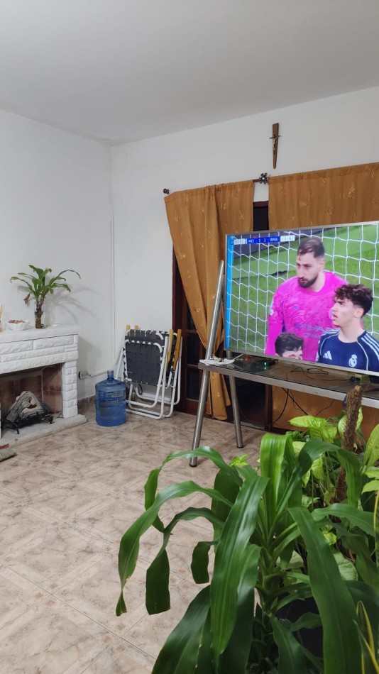 CASA A LA VENTA EN AVENIDA RAMIREZ CON QUINCHO Y PILETA 