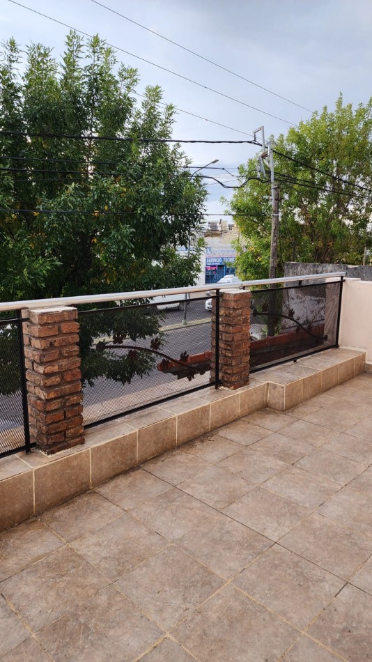 CASA A LA VENTA EN AVENIDA RAMIREZ CON QUINCHO Y PILETA 