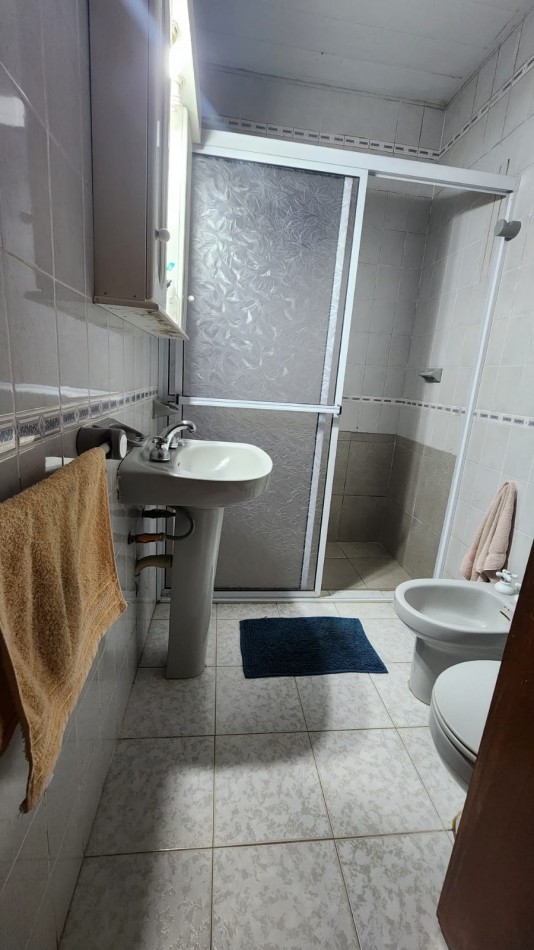 CASA A LA VENTA EN AVENIDA RAMIREZ CON QUINCHO Y PILETA 