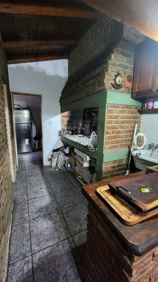 CASA A LA VENTA EN AVENIDA RAMIREZ CON QUINCHO Y PILETA 