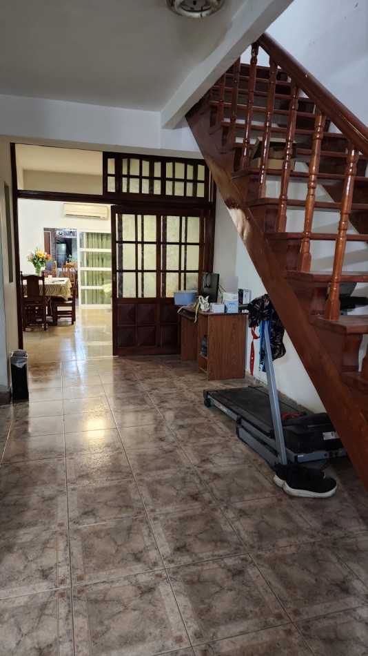 CASA A LA VENTA EN AVENIDA RAMIREZ CON QUINCHO Y PILETA 