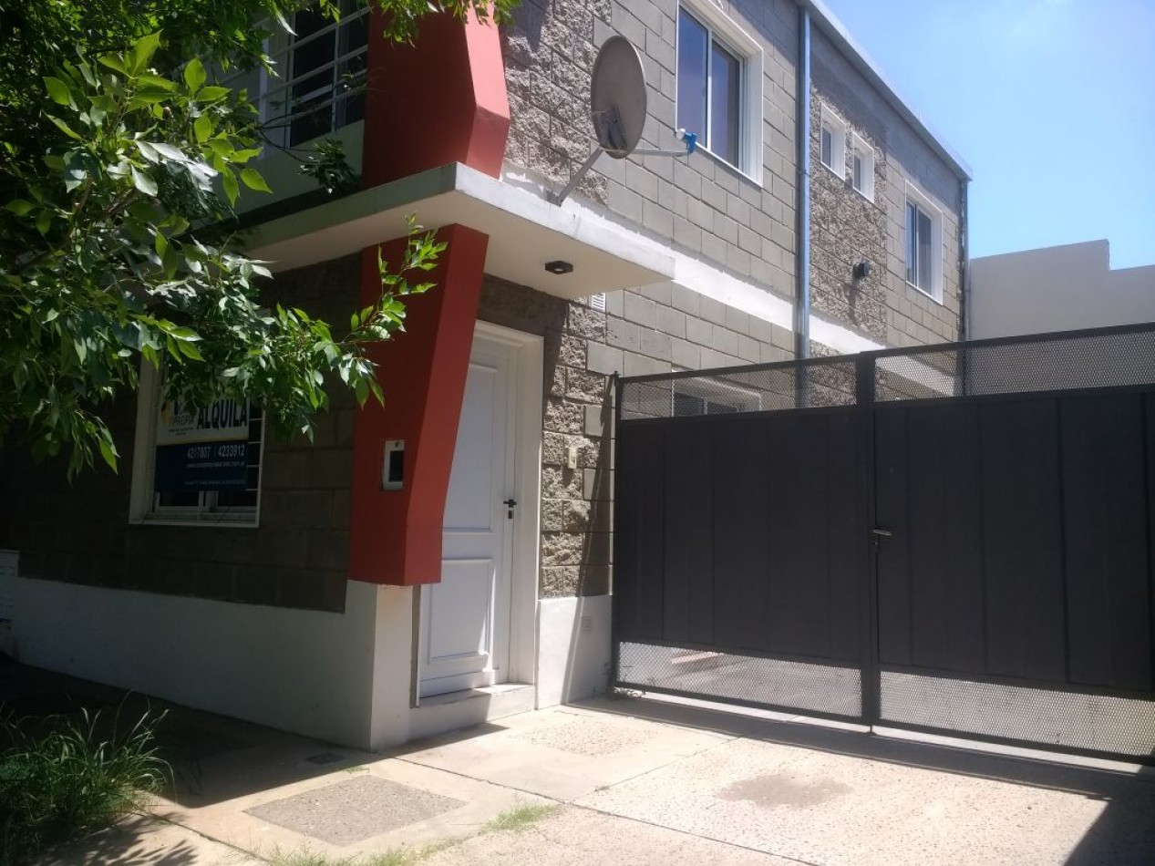 ALQUILO DUPLEX EN CALLE TOLEDO (zona Tibiletti y Ovidio Lagos)