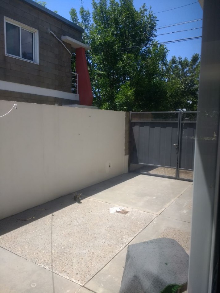 ALQUILO DUPLEX EN CALLE TOLEDO (zona Tibiletti y Ovidio Lagos)